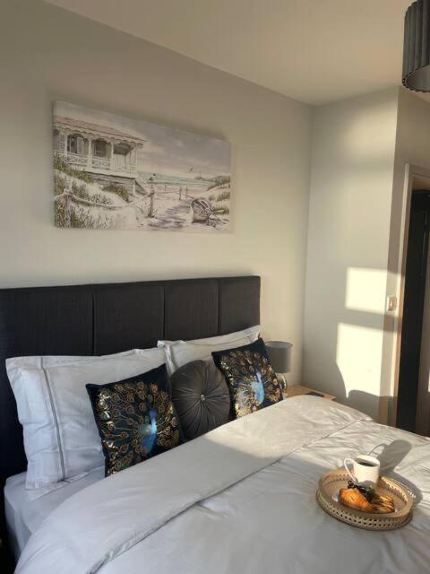 Spectacular 2 Bedroom Balcony Sea View Flat Scarborough Eksteriør billede