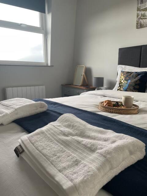 Spectacular 2 Bedroom Balcony Sea View Flat Scarborough Eksteriør billede
