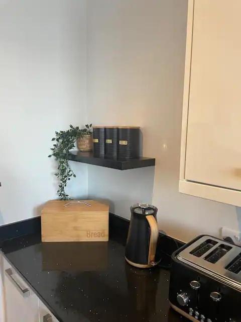 Spectacular 2 Bedroom Balcony Sea View Flat Scarborough Eksteriør billede