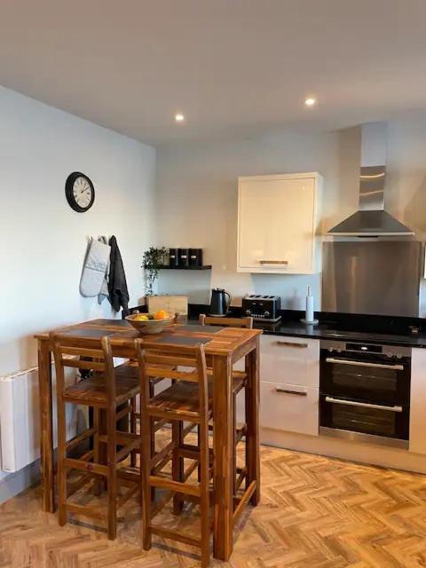 Spectacular 2 Bedroom Balcony Sea View Flat Scarborough Eksteriør billede
