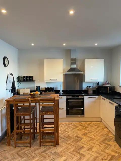 Spectacular 2 Bedroom Balcony Sea View Flat Scarborough Eksteriør billede